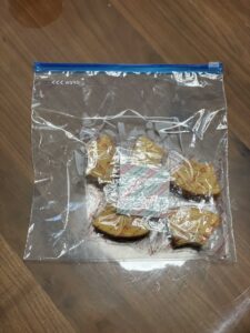 ジップロックに入れたバウムクーヘン